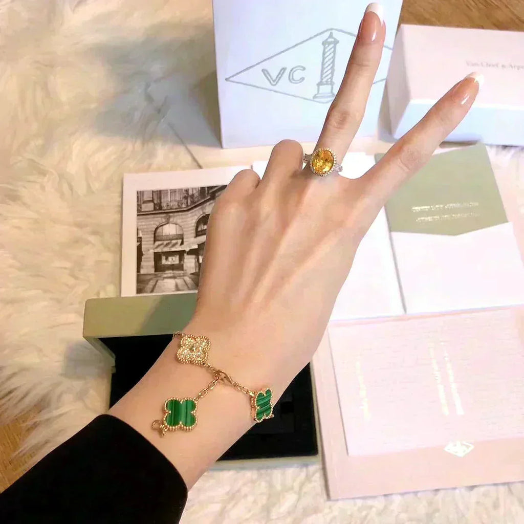VCA CLOVER 5 MOTIF MALACHITE BRACELET COLLECTION